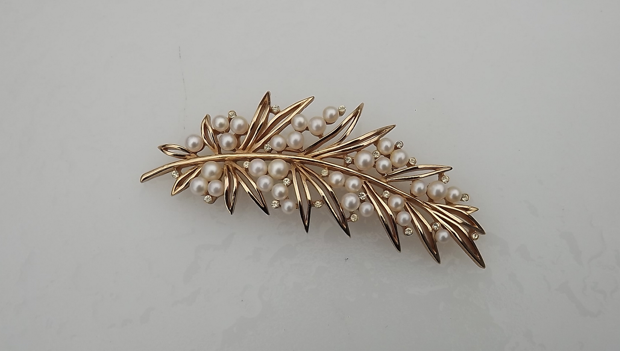 Gold Tone Signed Trifari Pearl and Leaf Brooch