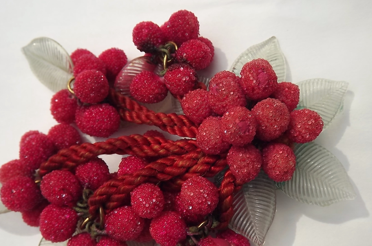 Vintage Miriam Haskell Double Clasp Strawberry 4 Strand Red Beads Meta