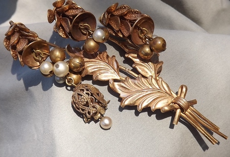 Antique, vintage, designer costume jewelry, fine precious Jewellery.