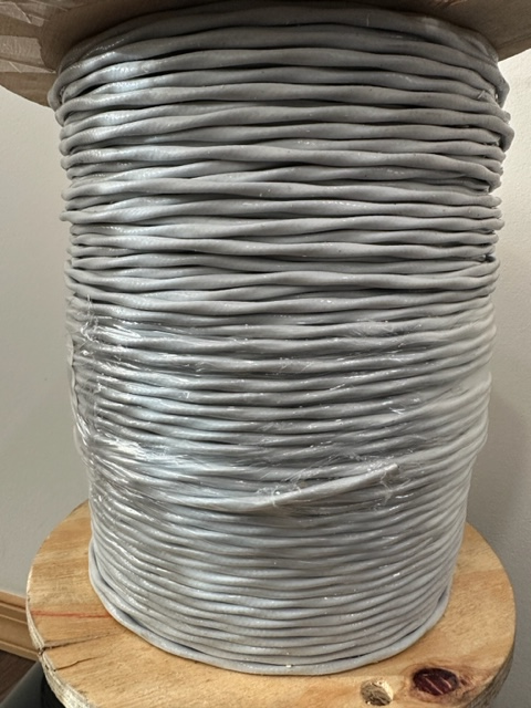 18 AWG 2 Conductor TC O/A Braid FEP/FEP 600 V 200°C White Jacket 1x250 FT