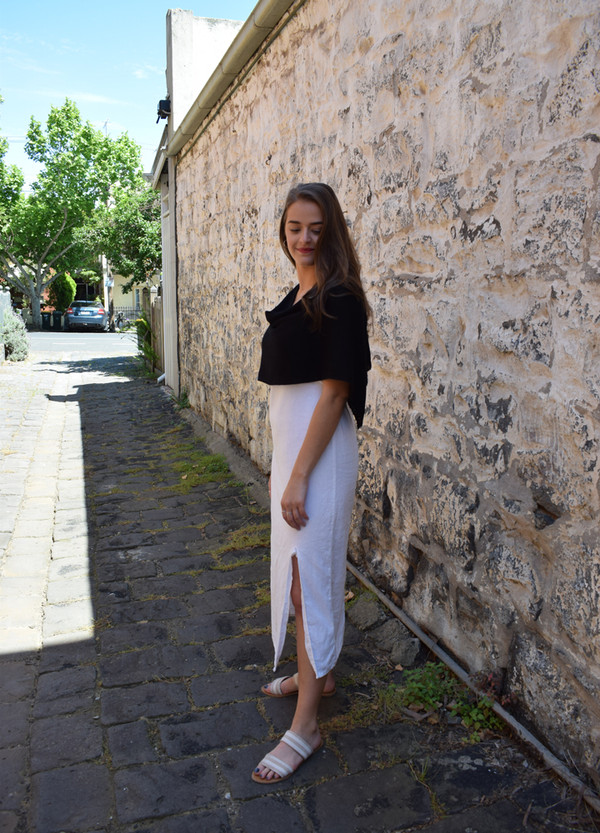 Petite poncho, black - worn with seam at back