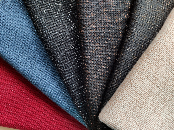 Red, Ash Blue, Black (silver, bronze, gold), Rose Gold