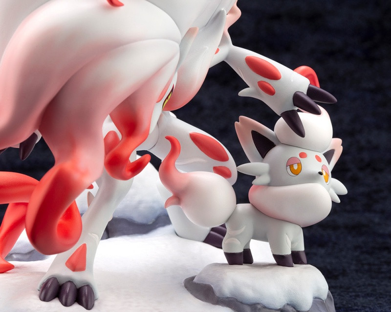 Pokemon Center Original Figure Hisui Zorua & Hisui Zoroark