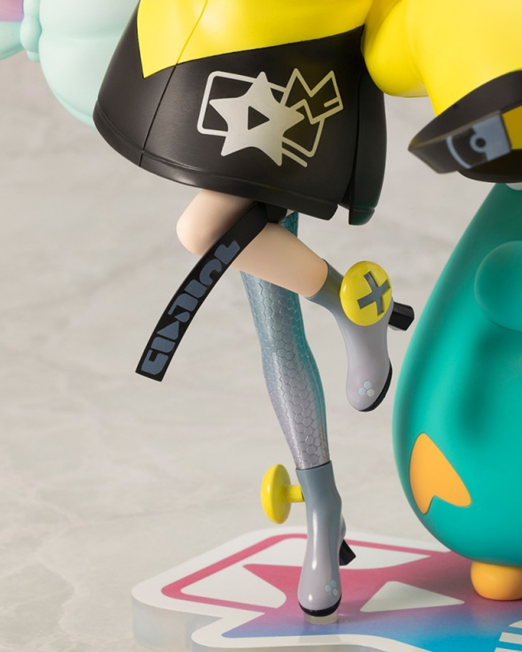 ポケモン ナンジャモ フィギュア pokemon Nanjamo figure フィギュア ナンジャモ＆ハラバリー ｜【公式】ポケモンセンター