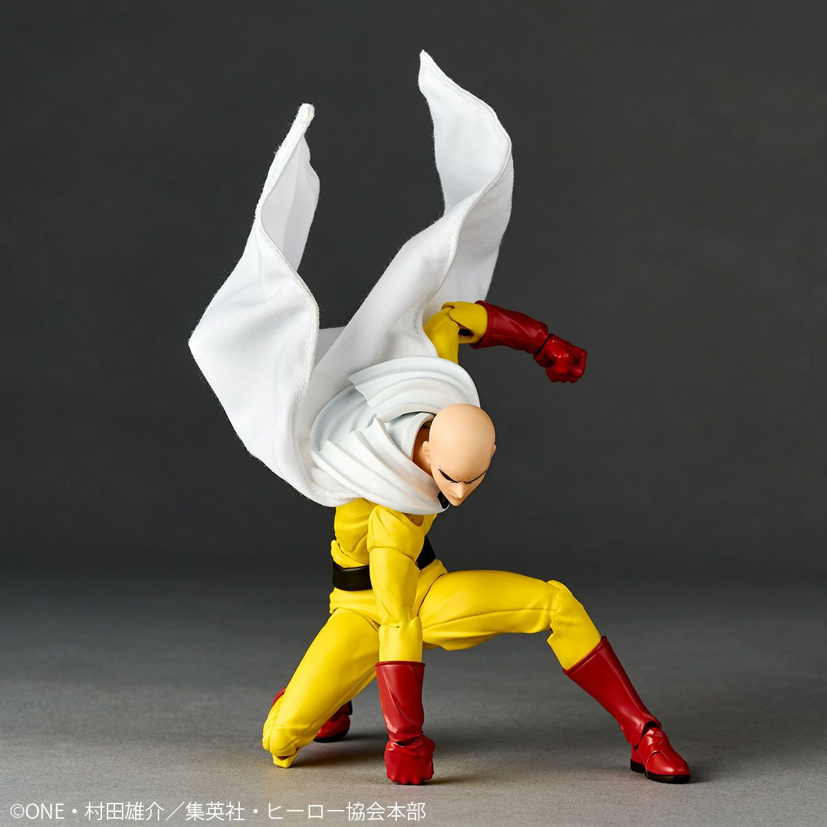 Revoltech Amazing Yamaguchi Saitama (ONE-PUNCH MAN) Action Figure
