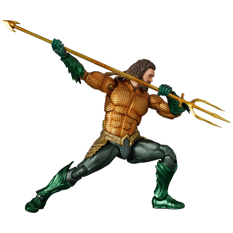 Mafex No.267 MAFEX AQUAMAN (GOLD & GREEN SUIT) Action Figure