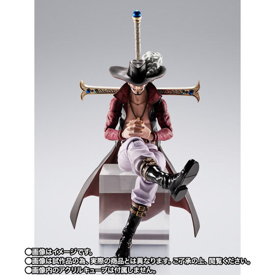 S.H.Figuarts Dracule Mihawk -Hawk-Eye- (One Piece) Action Figure