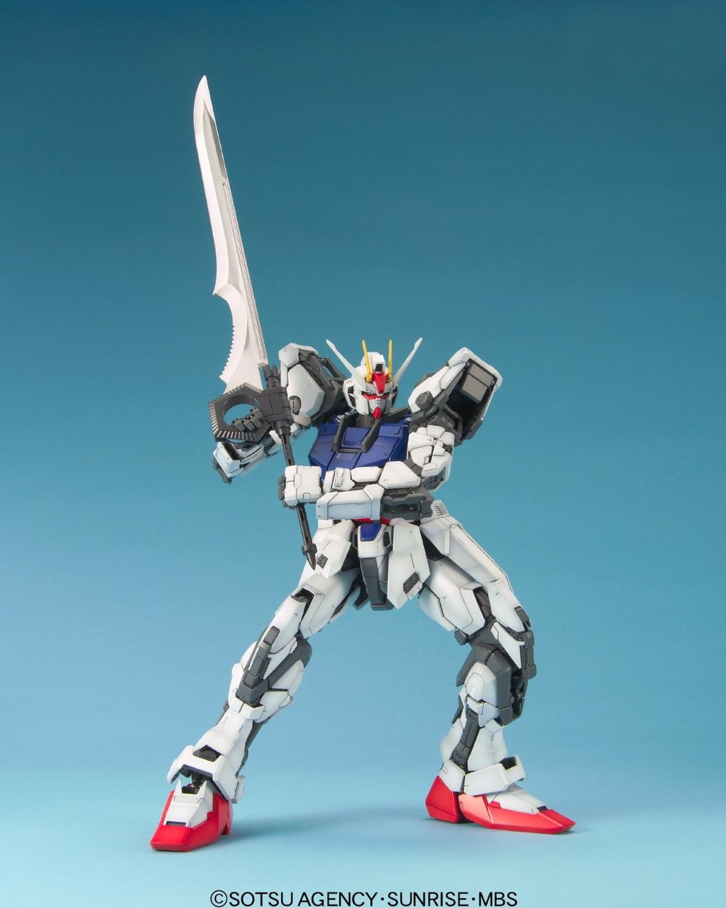 BANDAI PG 1/60 Strike Gundam Plastic Model Perfect Grade GAT-X105