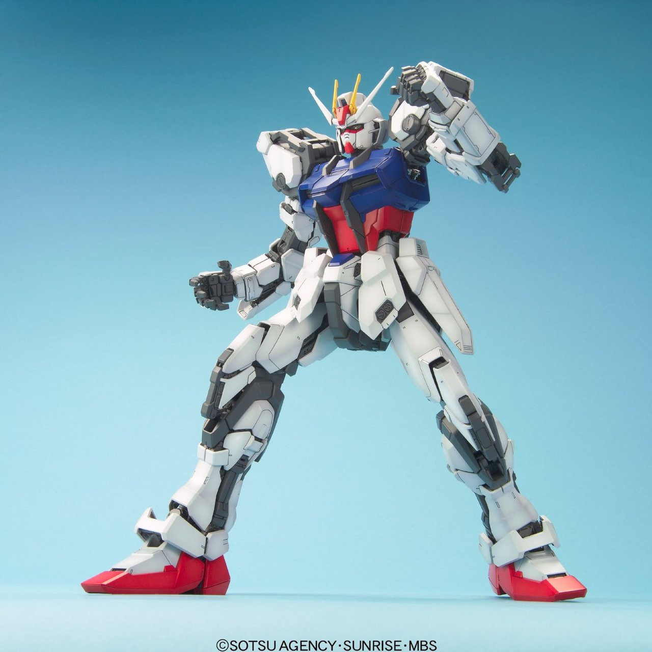 BANDAI PG 1/60 Strike Gundam Plastic Model Perfect Grade GAT-X105