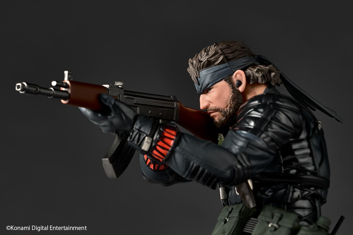 Revoltech Amazing Yamaguchi Naked Snake Sneaking Suit Ver. (METAL
