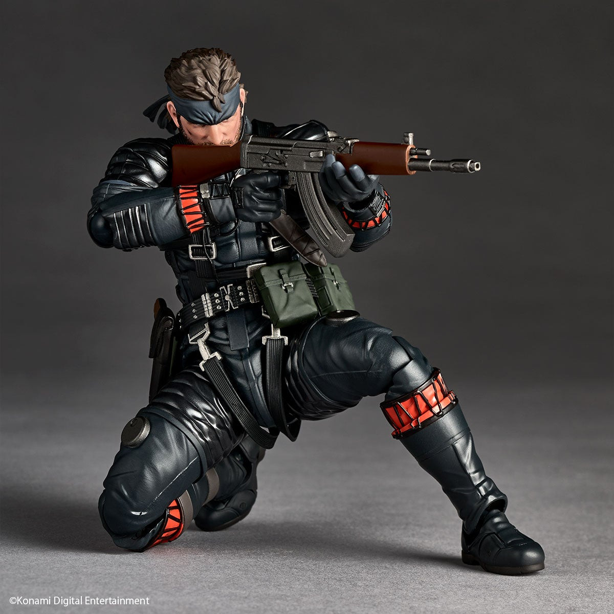 Revoltech Amazing Yamaguchi Naked Snake Sneaking Suit Ver. (METAL