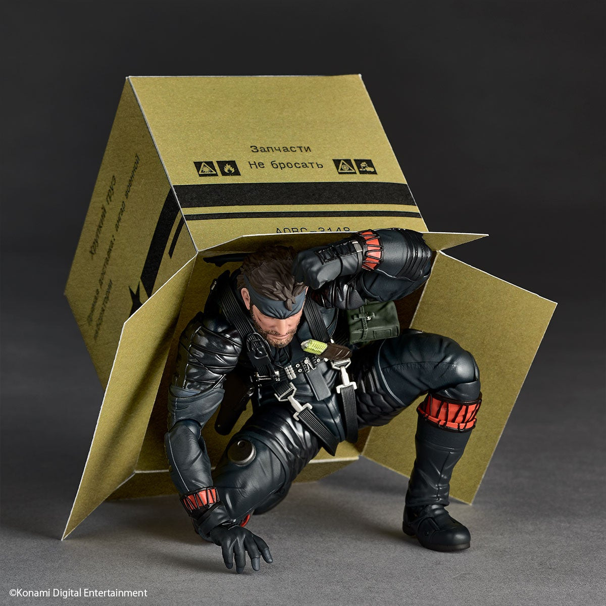Revoltech Amazing Yamaguchi Naked Snake Sneaking Suit Ver. (METAL