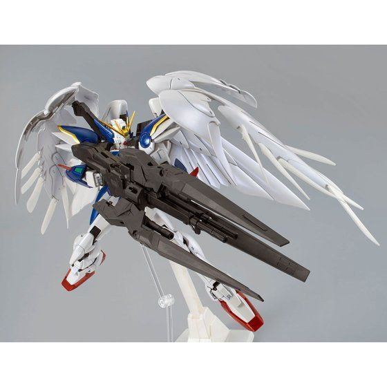 MG 1/100 Wing Gundam Zero EW + Drei Zwerg [Special Coating Custom