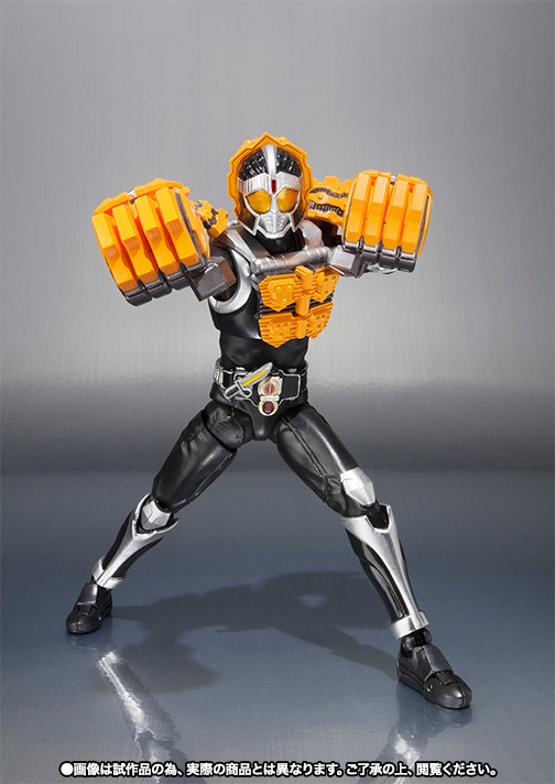 BANDAI S.H.Figuarts Kamen Masked Rider Gaim Knuckle Kurumi Arms