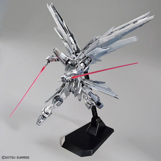 MG 1/100 The Gundam Base Limited Freedom Gundam Ver.2.0 [Silver
