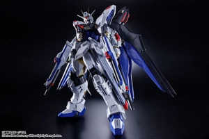 ABSOLUTE ACT Strike Freedom Gundam (Mobile Suit Gundam SEED Destiny) Action Figure