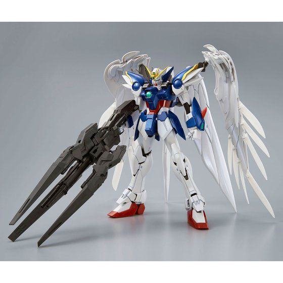 MG 1/100 Wing Gundam Zero EW + Drei Zwerg [Special Coating Custom