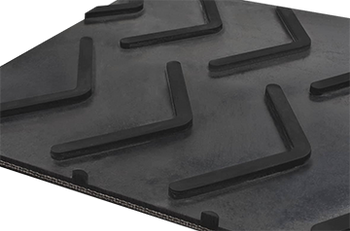2-ply 220# cleated chevron pattern conveyor belt image