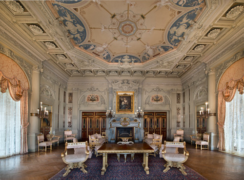 The Breakers Morning Room Candle