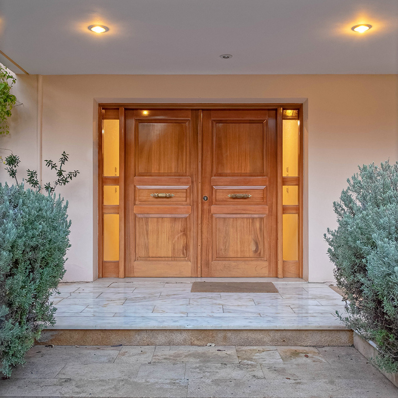 Dimmable Outdoor Flood in porch lights above front door