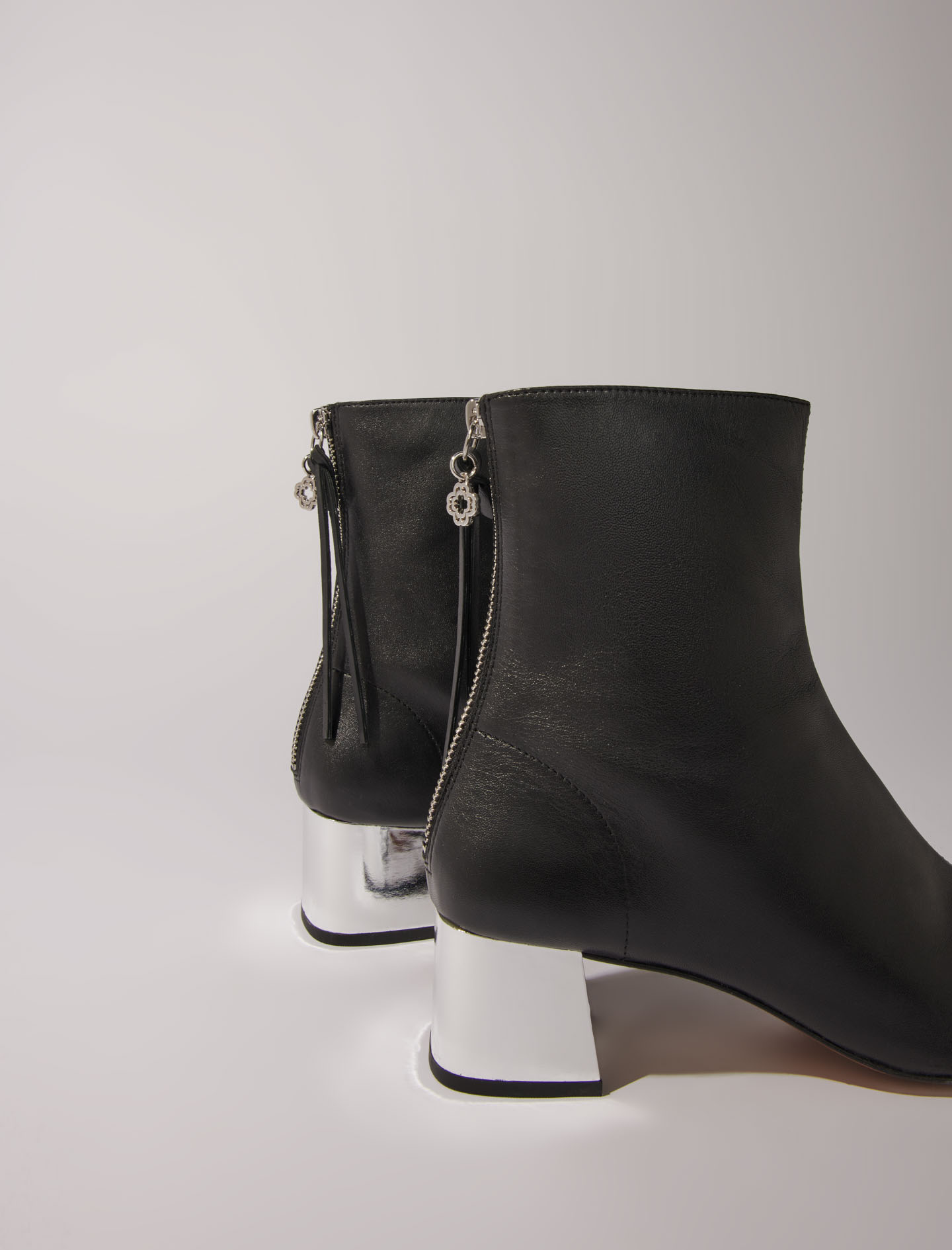 Khaite マファ スクエアトゥ アンクルフツ F1066726 910 Khaite Marfa ankle boots for Women - Black in UAE | Level Shoes