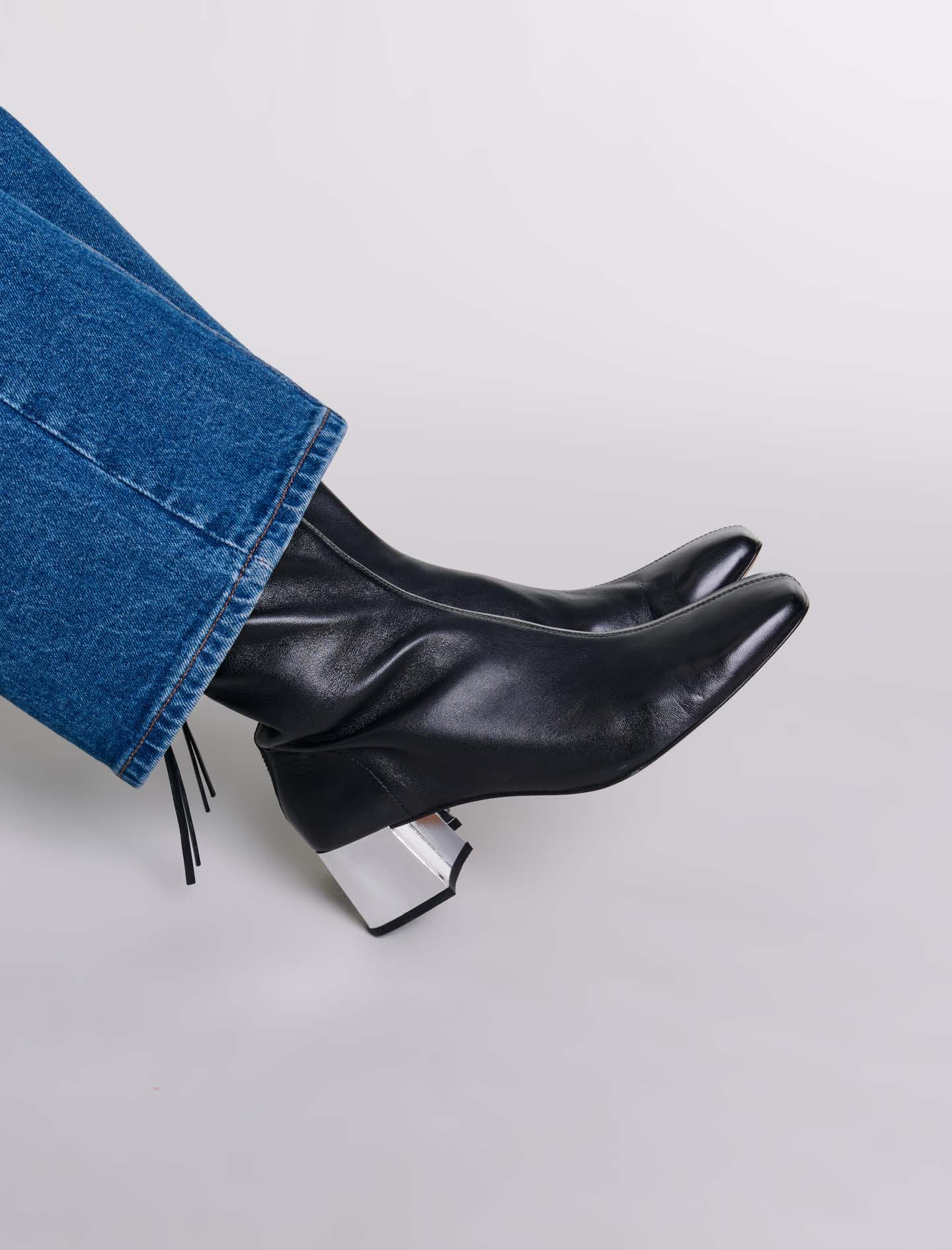 Khaite マファ スクエアトゥ アンクルフツ F1066726 910 Khaite Marfa ankle boots for Women - Black in UAE | Level Shoes