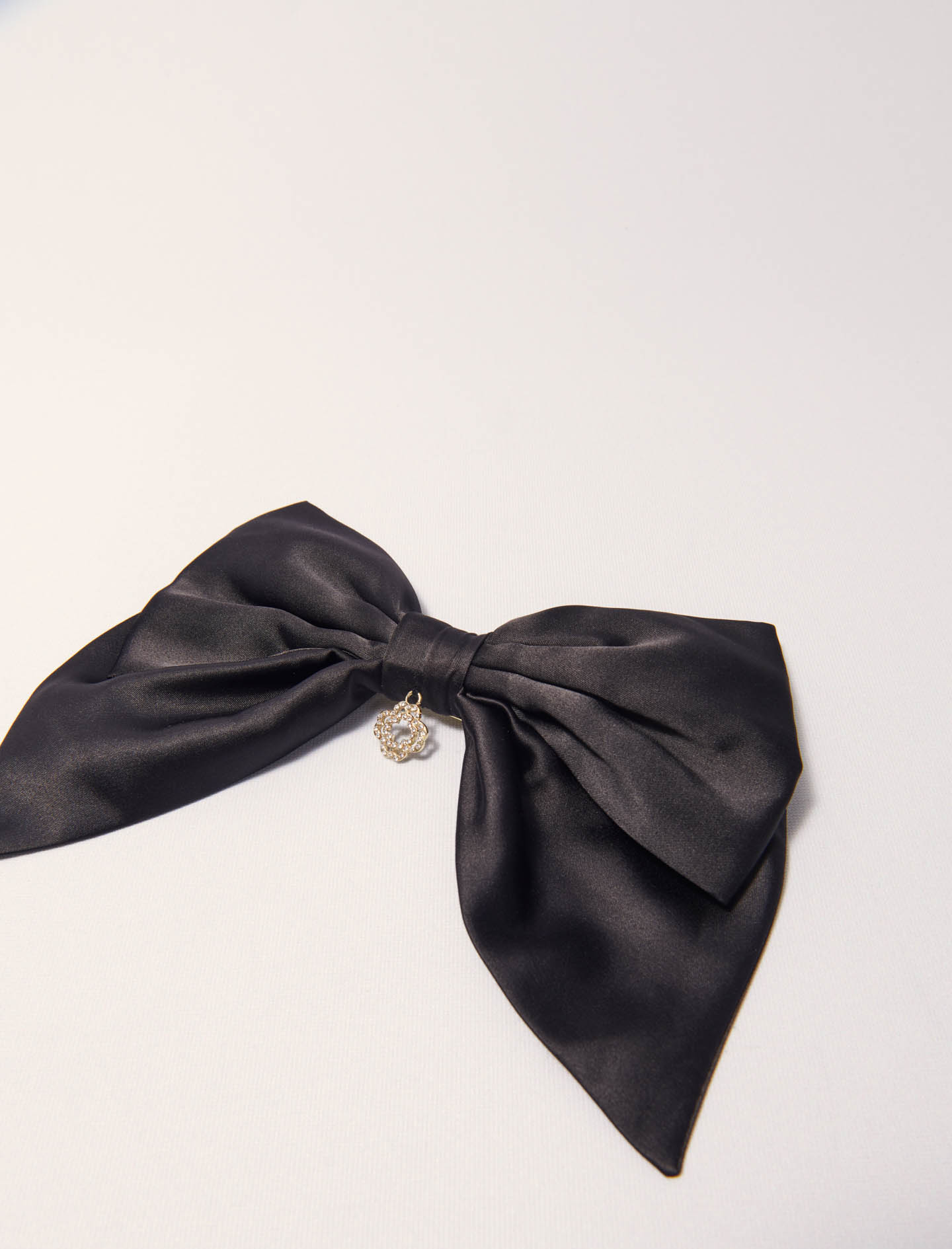 Satin effect bow barrette - Black
