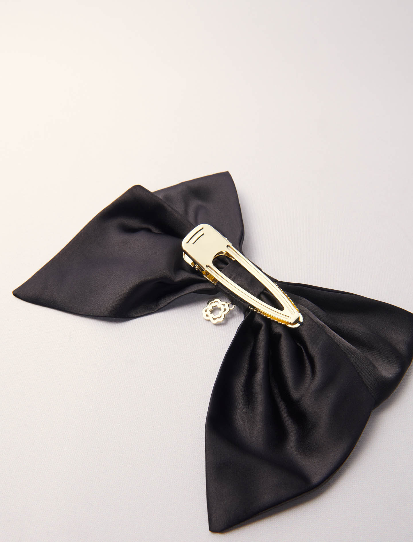 Satin effect bow barrette - Black