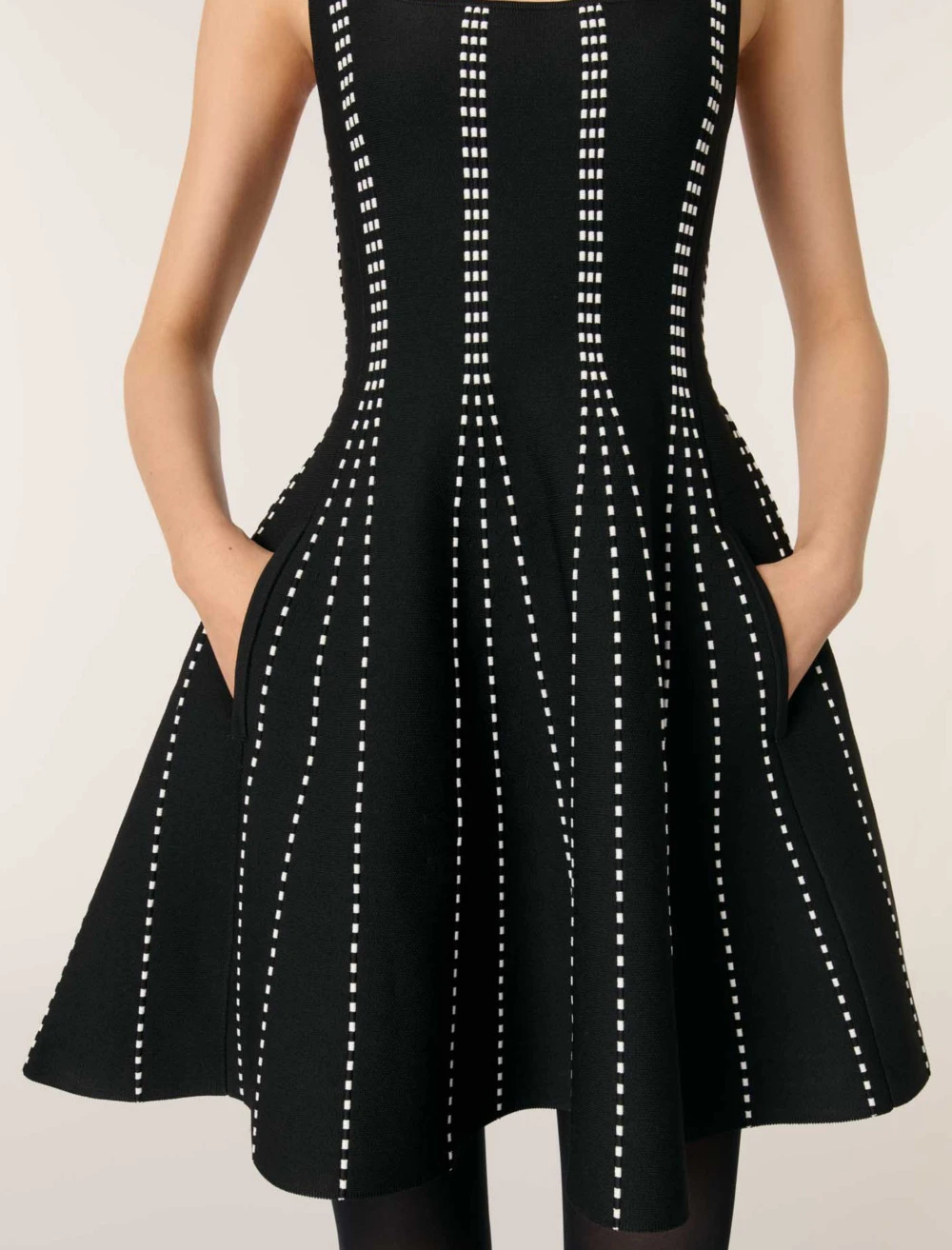 Short sleeveless jacquard knit dress - Black