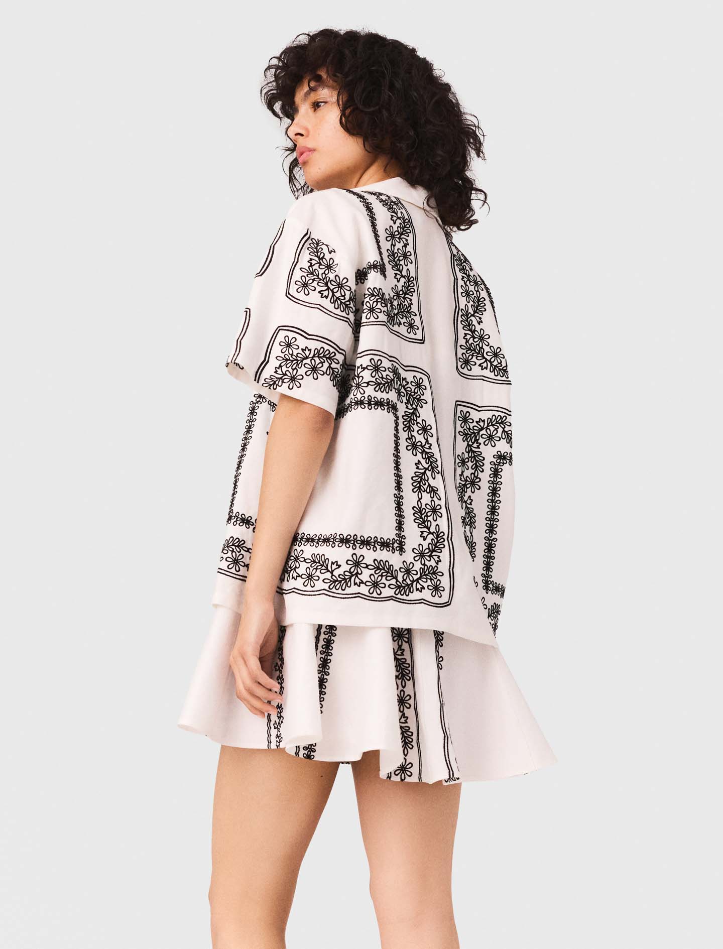 Short sleeved embroidered shirt - Ecru