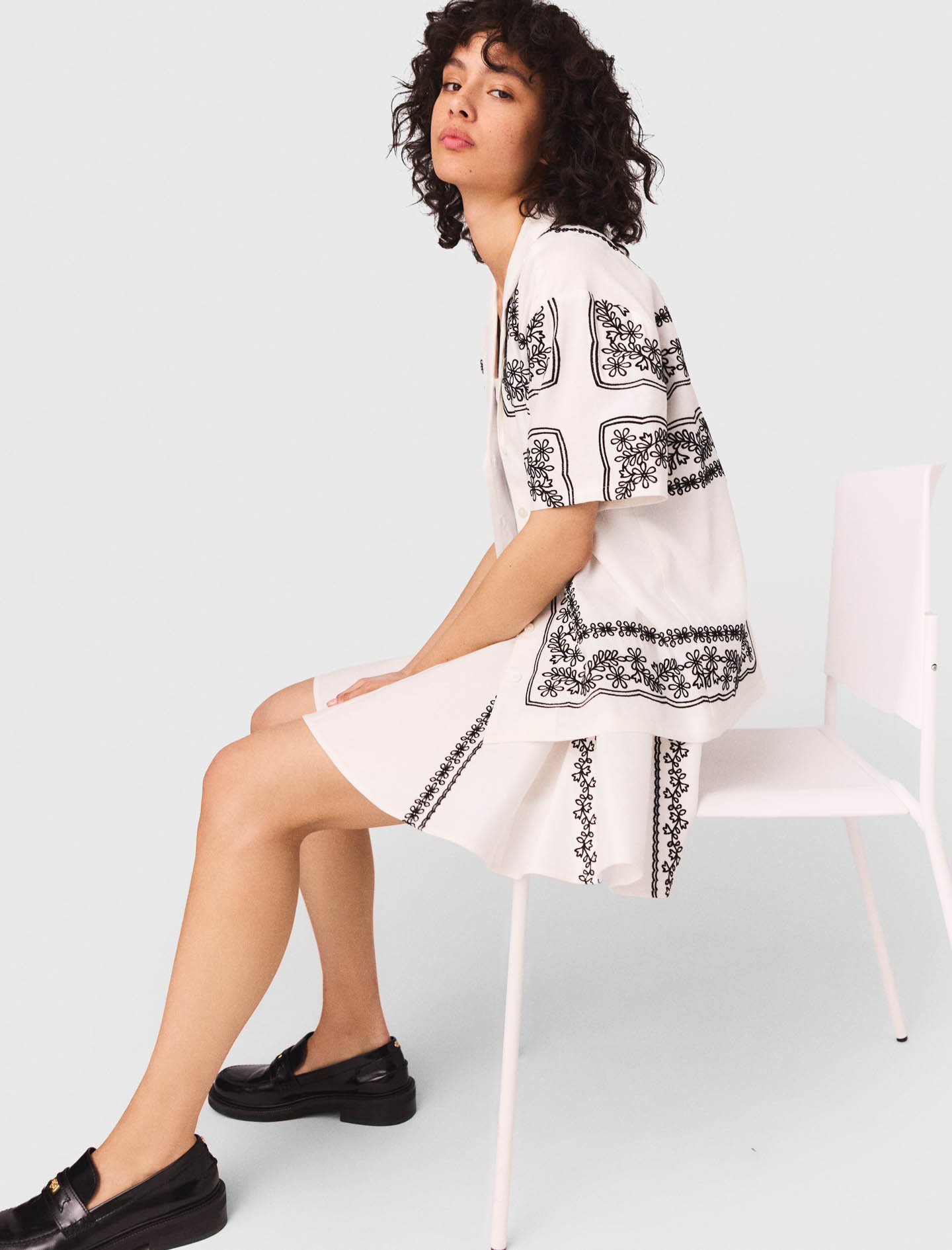 Short sleeved embroidered shirt - Ecru