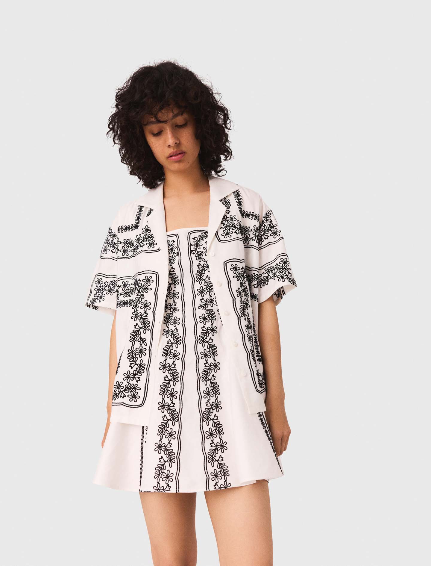 Short sleeved embroidered shirt - Ecru