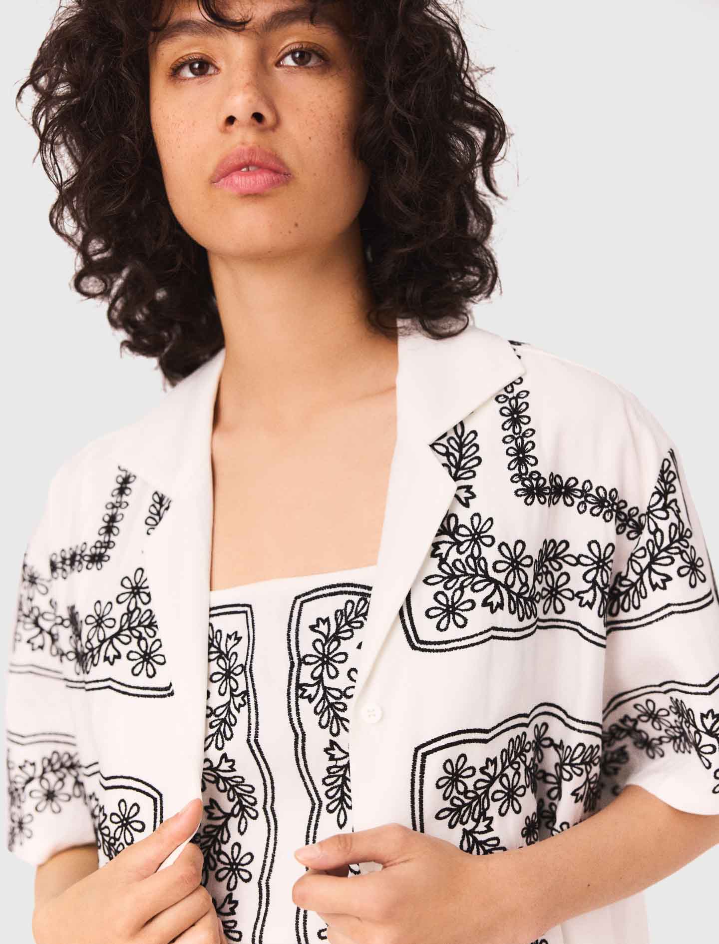 Short sleeved embroidered shirt - Ecru