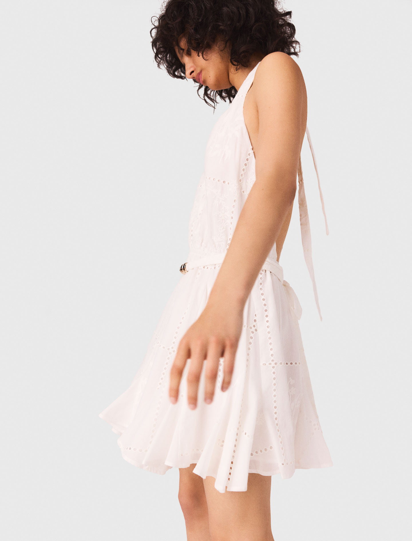 Short embroidered backless dress - White