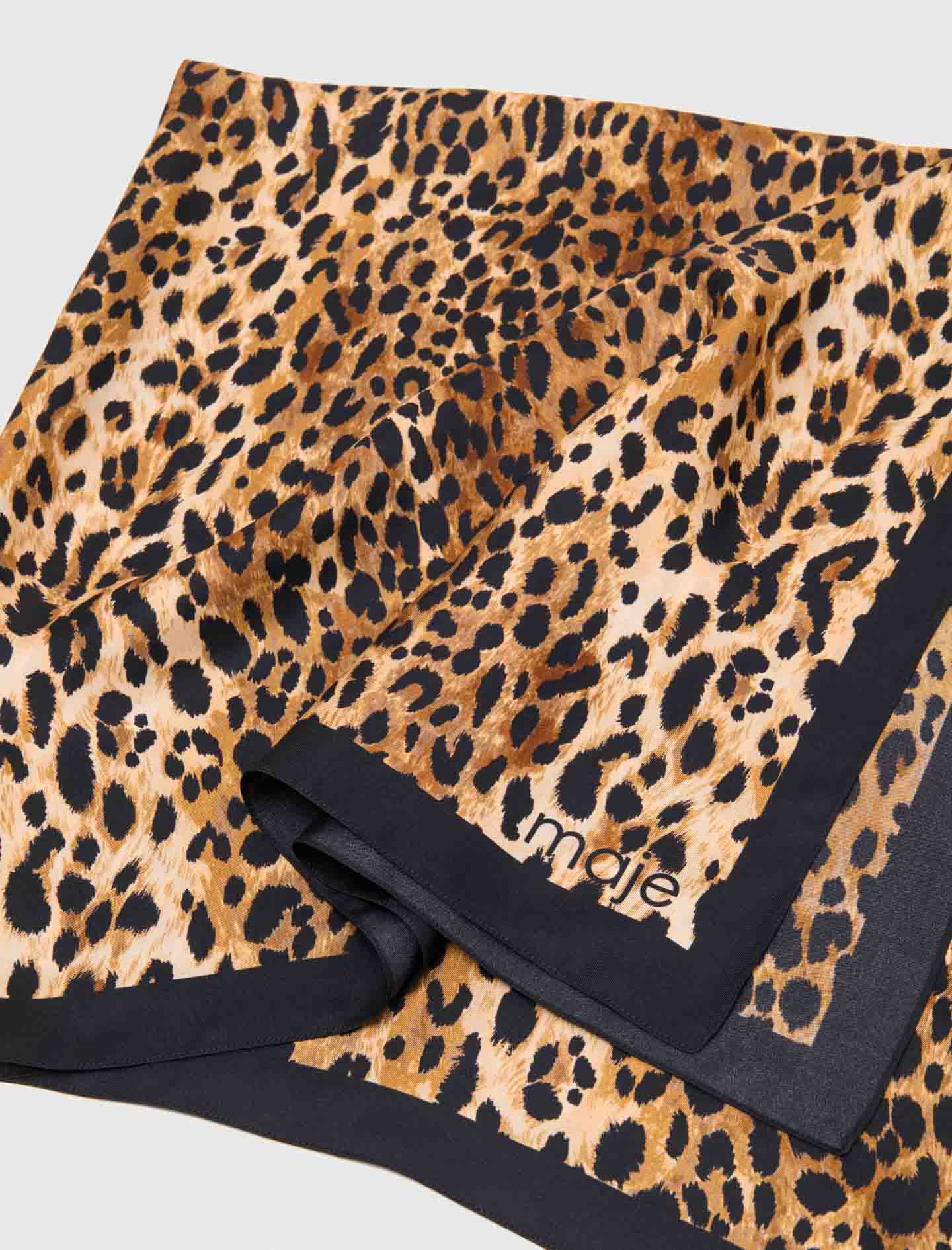 Leopard print square - Brown