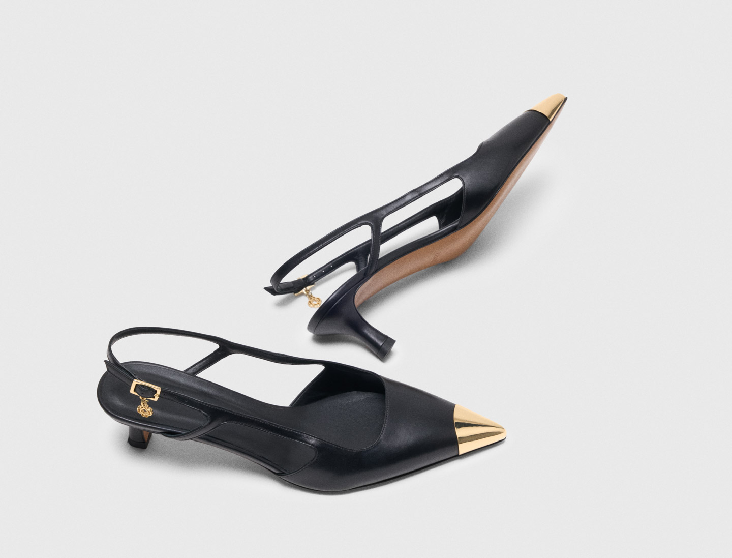 Smooth leather slingback pumps - Black