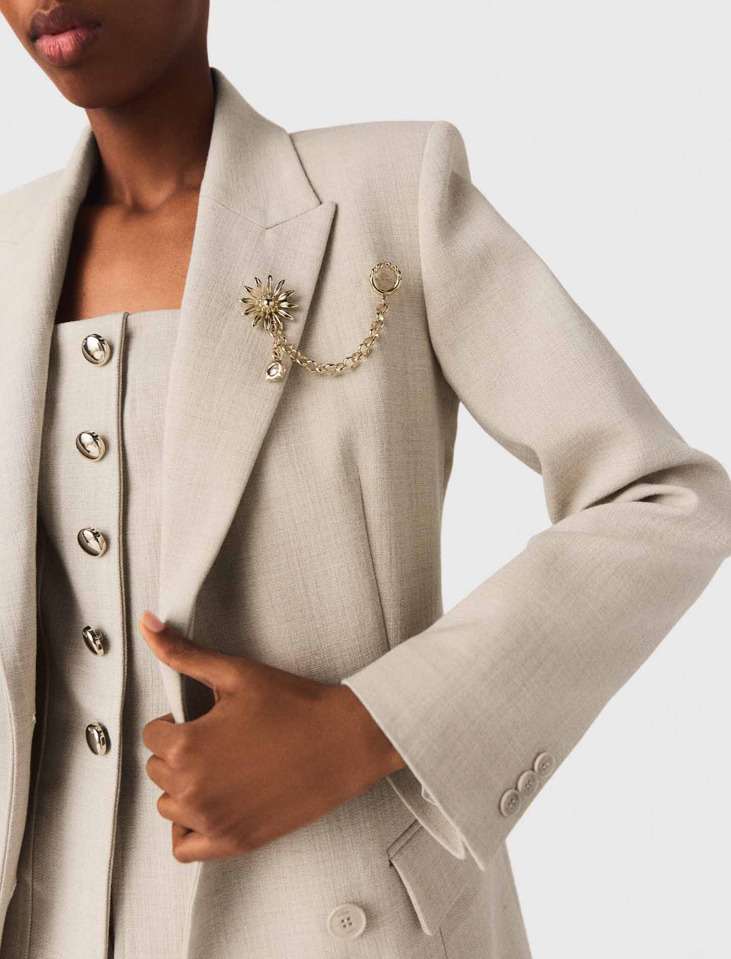 Suit jacket with brooch - Beige