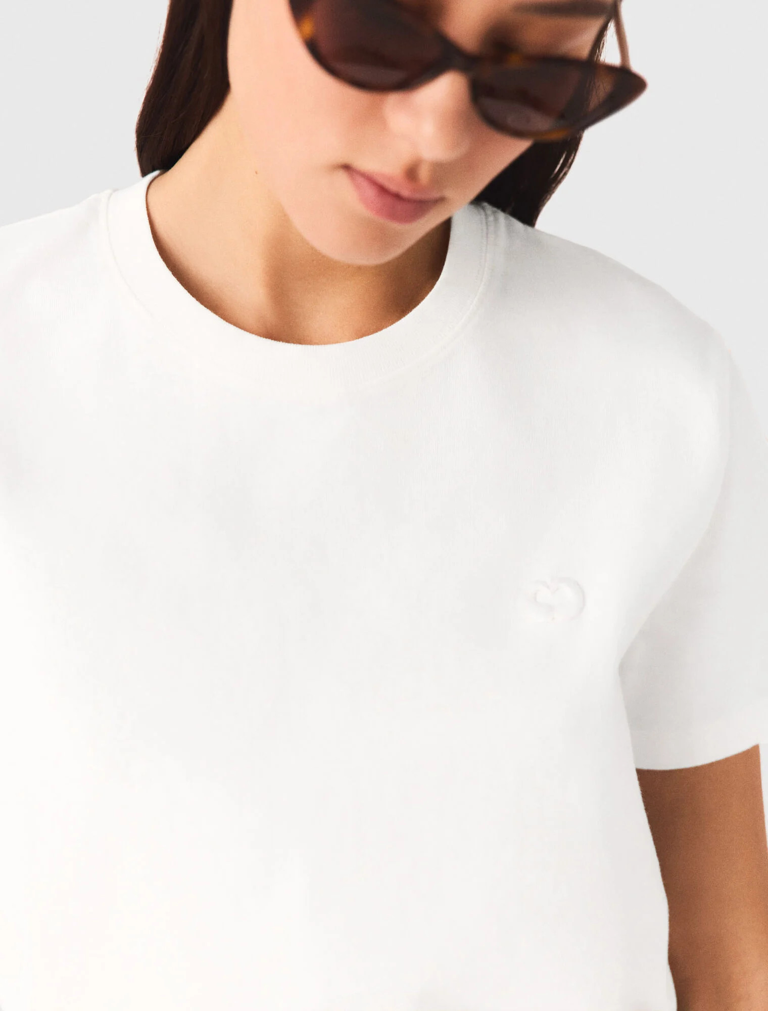 Tshirt with small embroidered logo - White