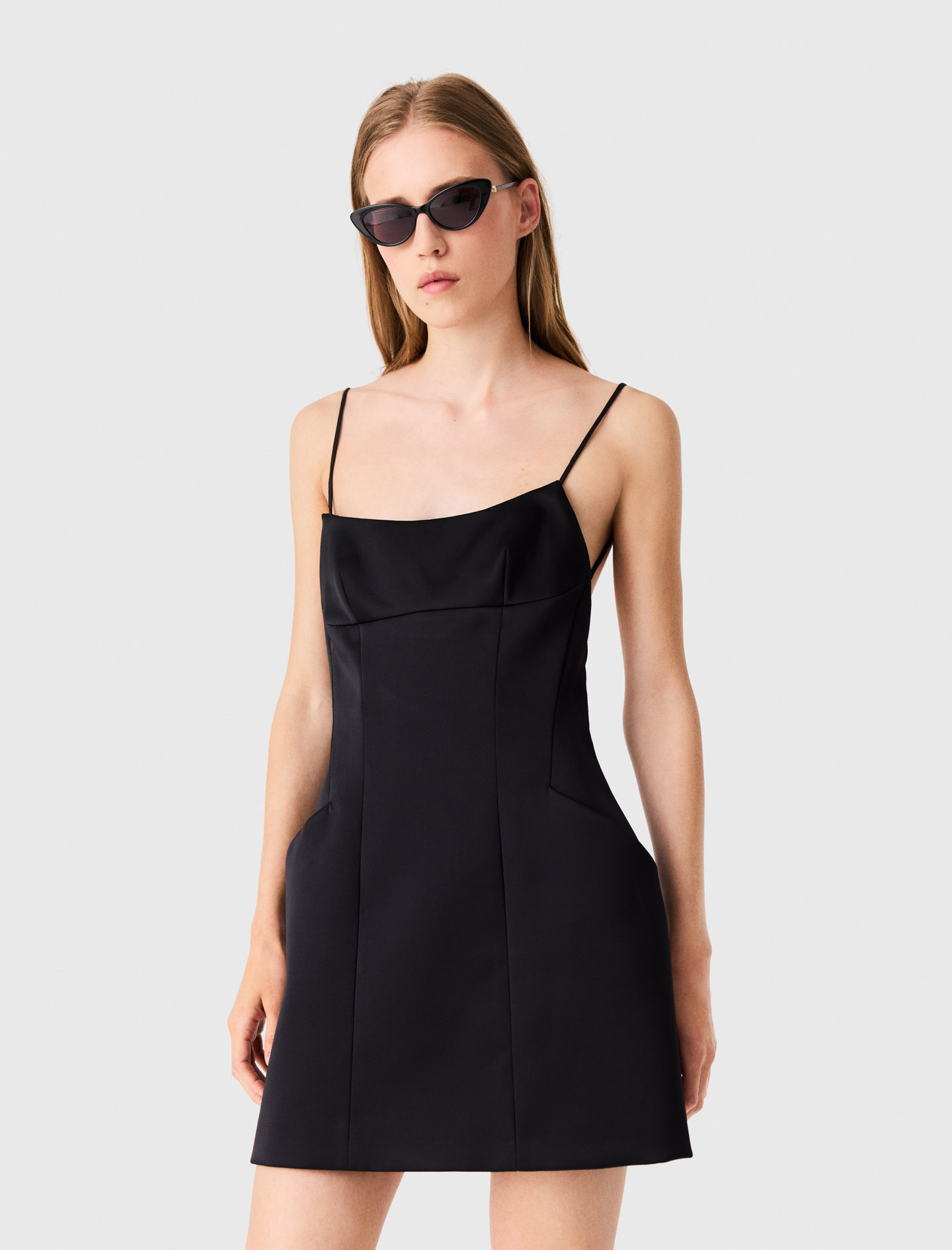 Short backless satin dress - Black