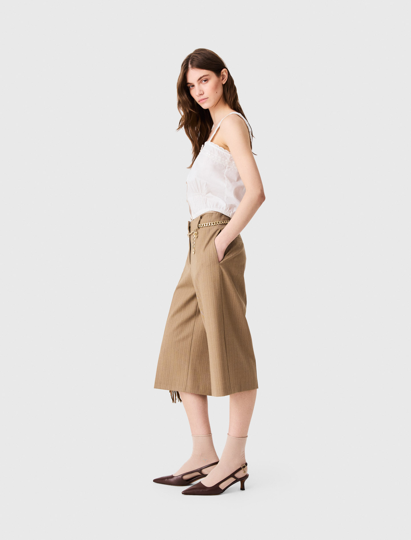 Tailored pleated Bermuda shorts - Beige