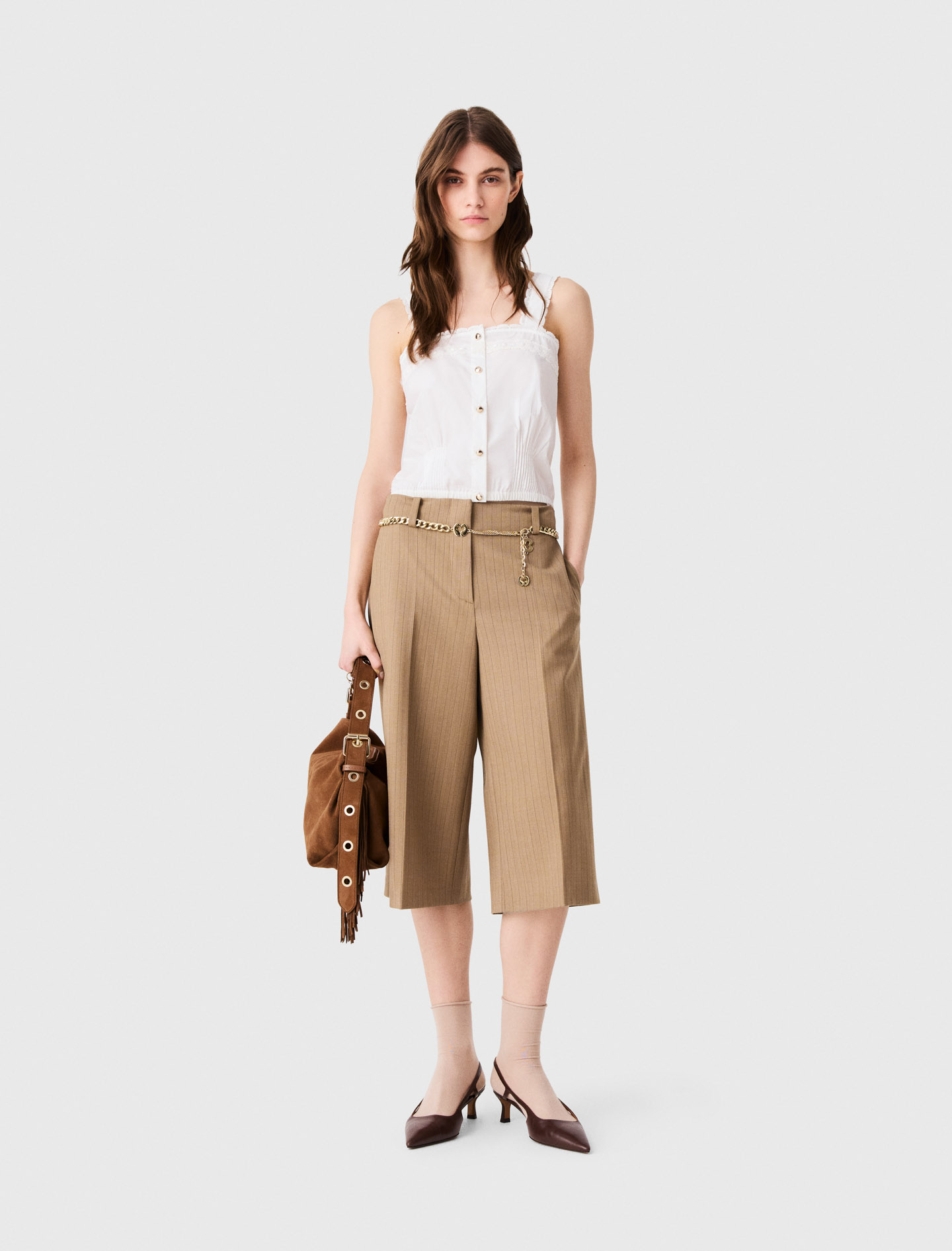 Tailored pleated Bermuda shorts - Beige