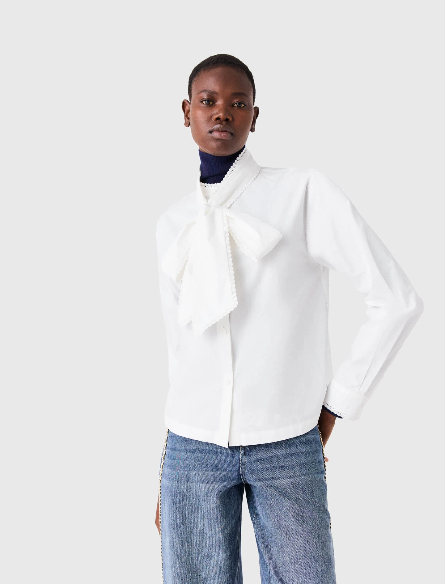Shirt with removable pussy bow - White