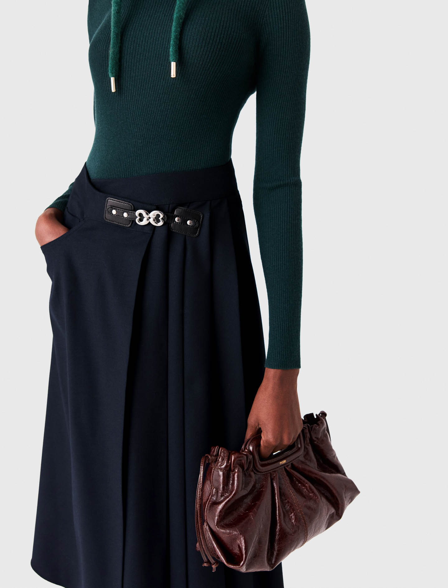 Long pleated skirt with buckle - Navy