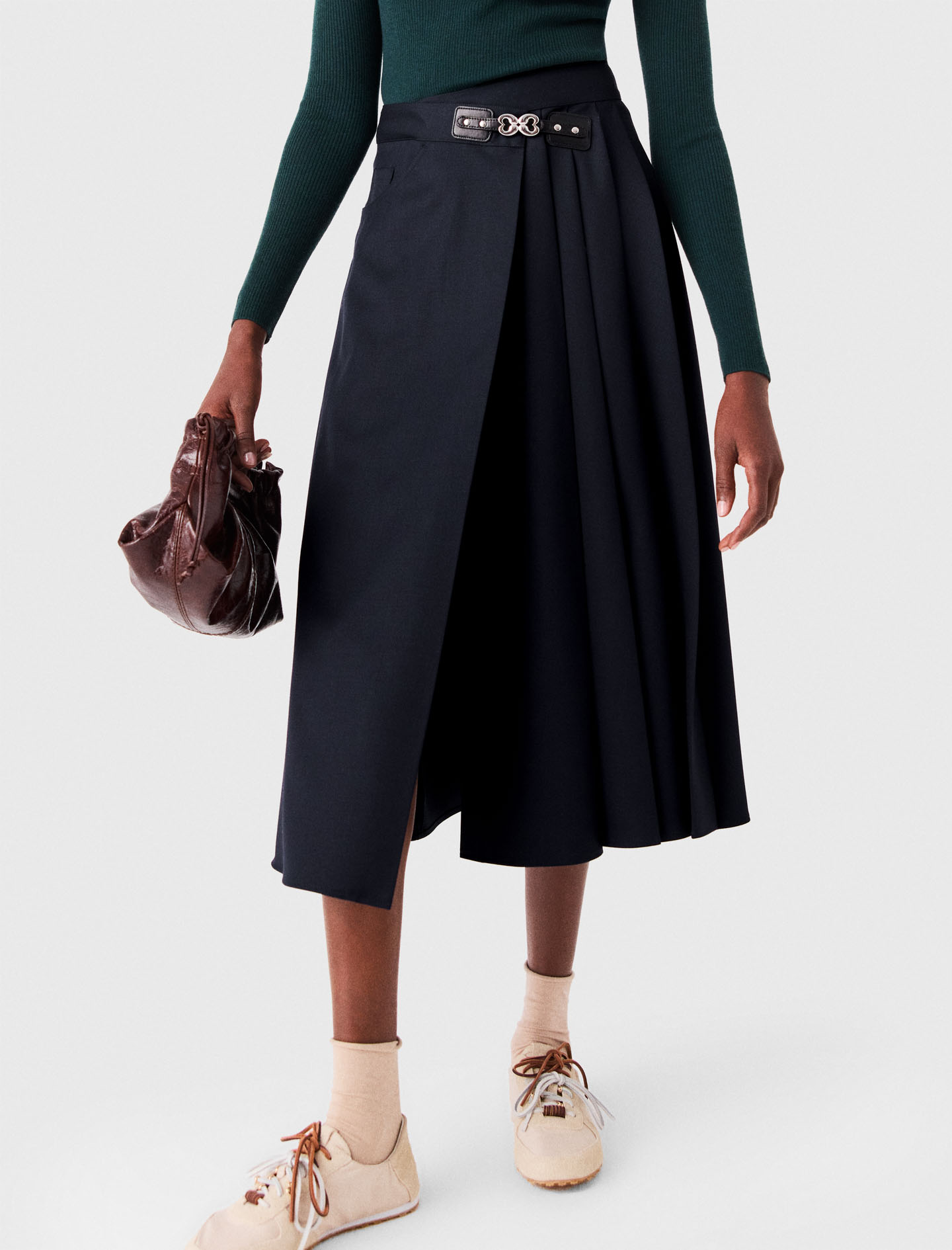 Long pleated skirt with buckle - Navy