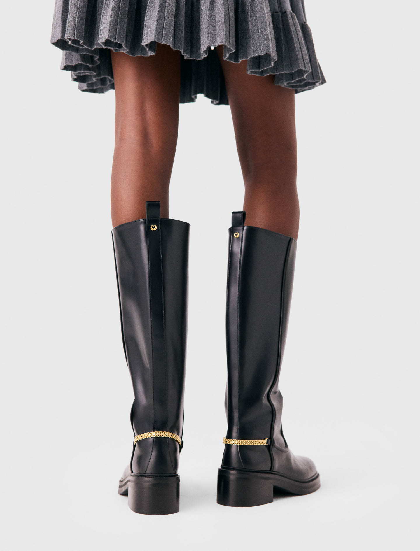 Flat leather boots with chain - Black