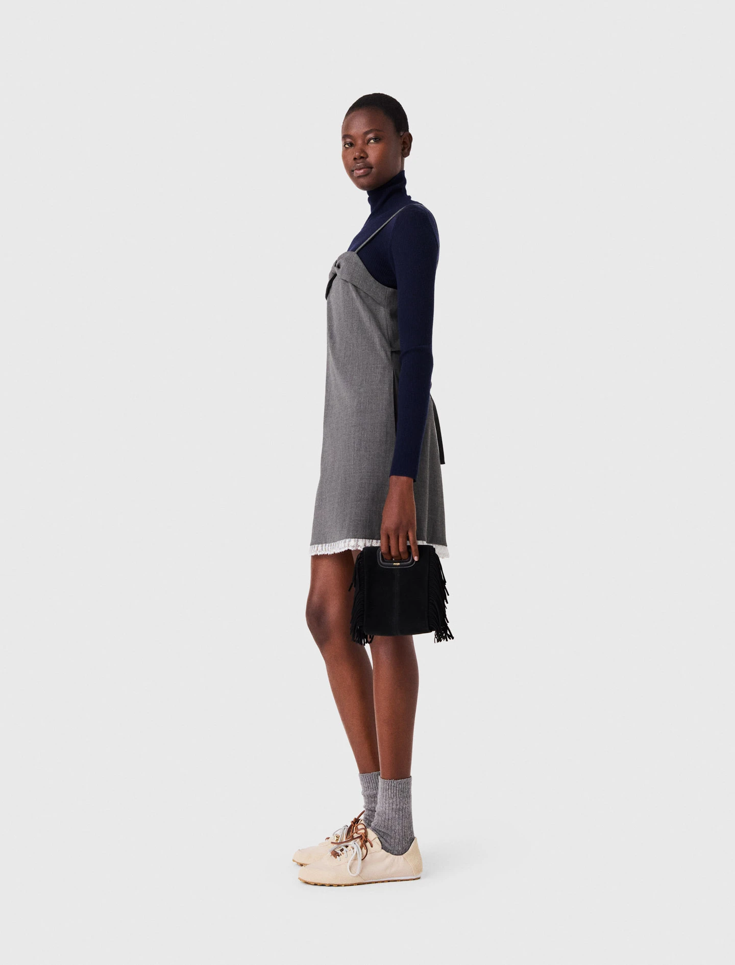 Short tailored dress with lace - Grey