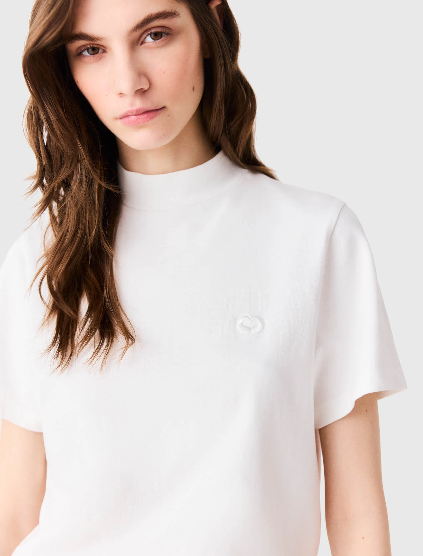 Crew neck T-shirt with back zip - White