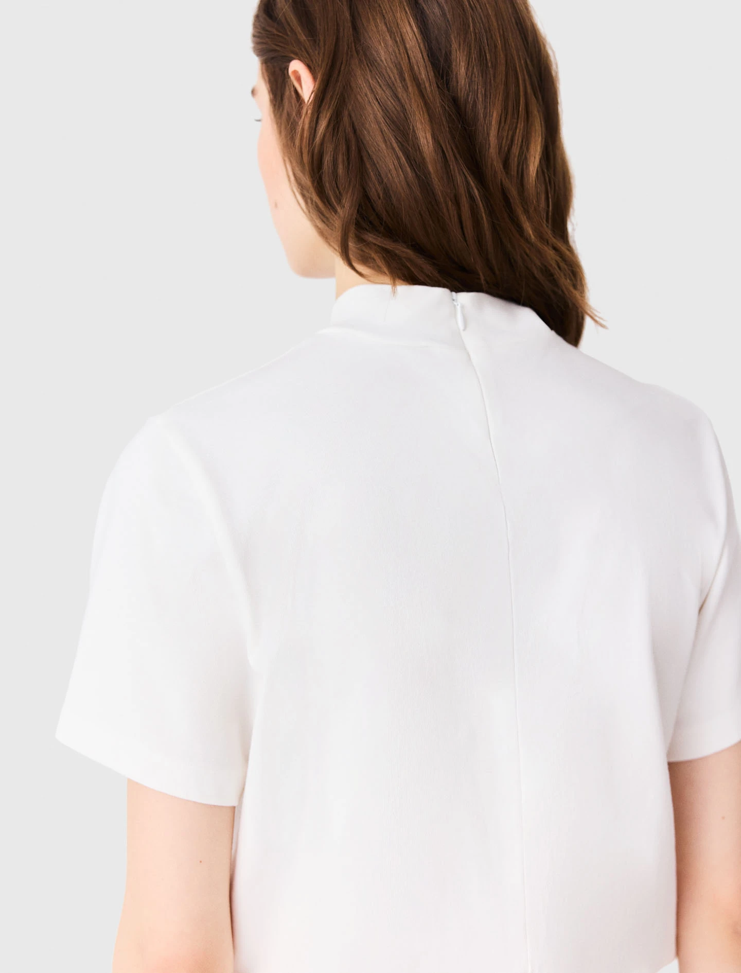 Crew neck T-shirt with back zip - White