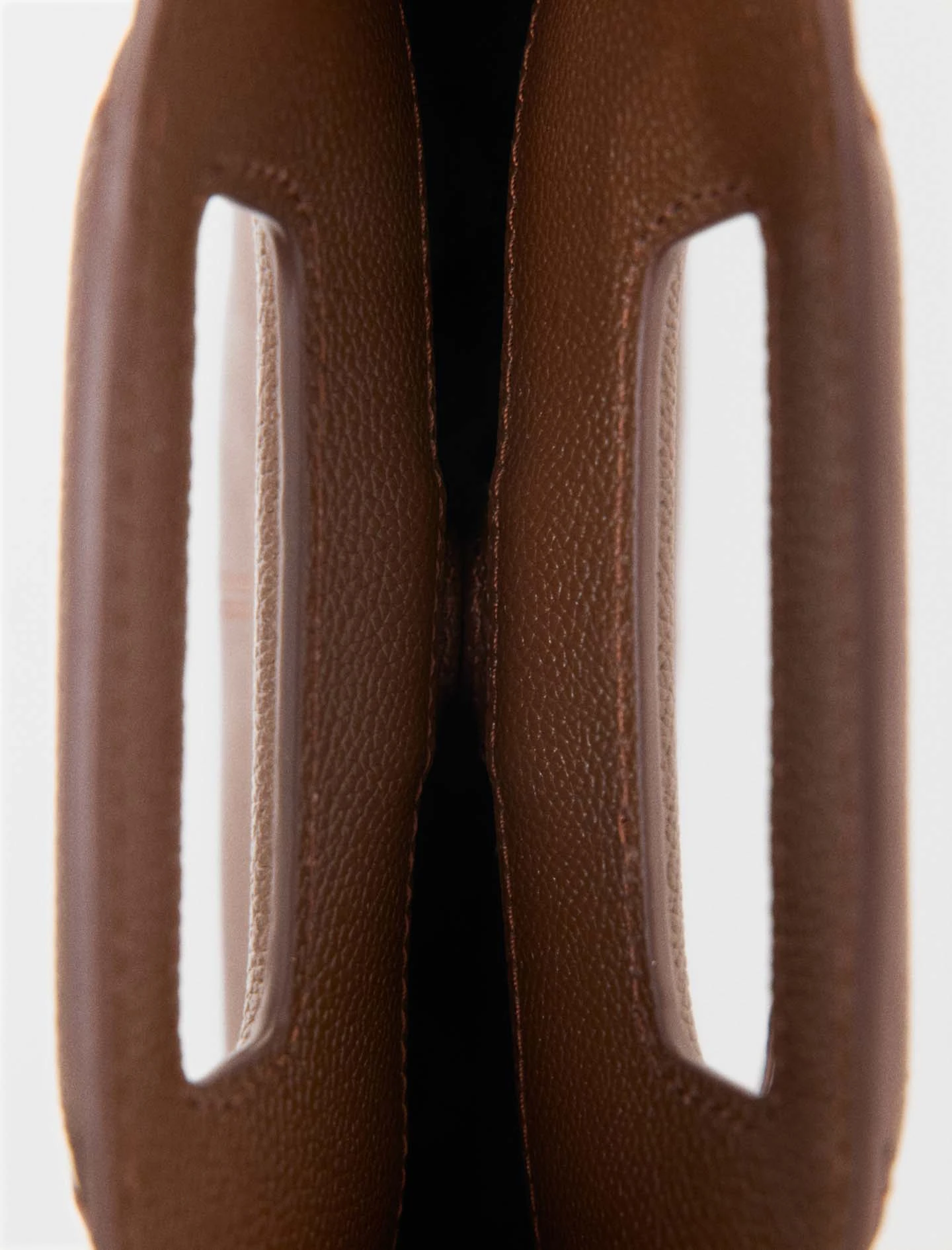 Grained leather M bag - Brown