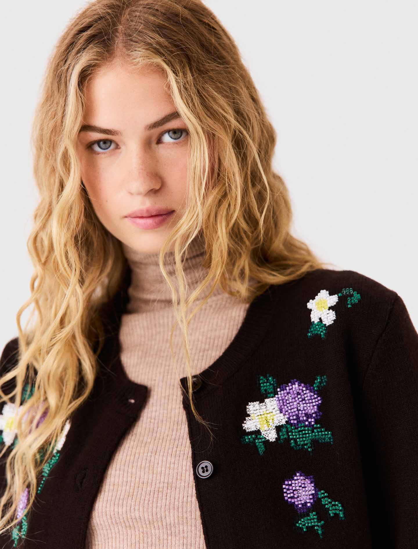 Cardigan with floral embroidery - Brown